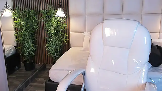 MelanieHillss online show from March 31, 4:02 am