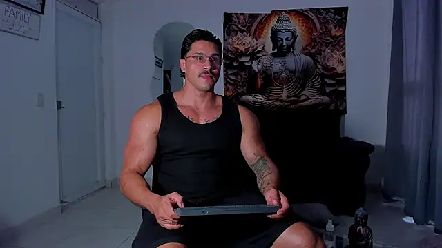 Valentino Dosantos  online show from November 4, 8:19 pm