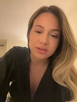 berrymerrysweet online show from February 15, 5:09 am