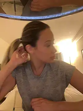 berrymerrysweet online show from February 25, 3:42 am