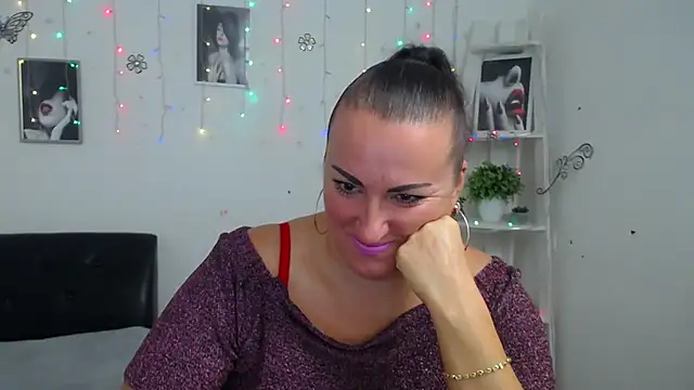 DianaMGG online show from October 9, 5:27 am