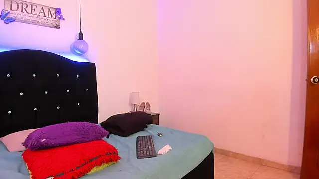 Snapshot of Melany__dreams chatting on February 20, 4:25 pm Melany dreams online show from February 20, 4:25 pm