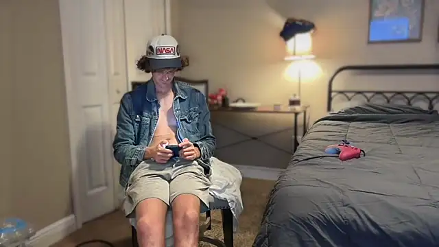 Snapshot of greekmythics chatting on October 12, 12:20 am greekmythics online show from October 12, 12:20 am