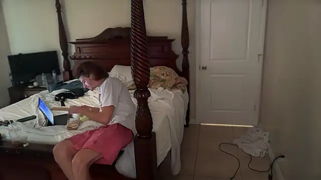 Snapshot of greekmythics chatting on November 16, 10:15 pm greekmythics online show from November 16, 10:15 pm