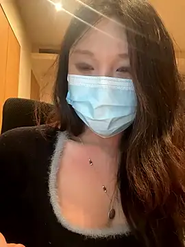 EstelleXU online show from March 7, 3:18 pm