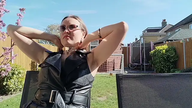 eatmypie69 online show from April 14, 9:26 am