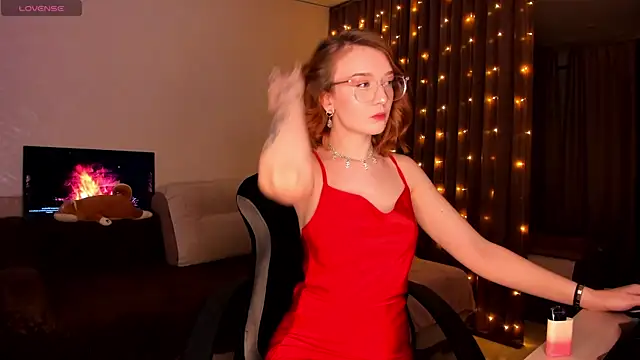 Snapshot of OnePunchGirl chatting on February 14, 9:53 pm OnePunchGirl online show from February 14, 9:53 pm