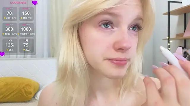 Snapshot of EdlaHewell chatting on October 14, 11:27 pm EdlaHewell online show from October 14, 11:27 pm