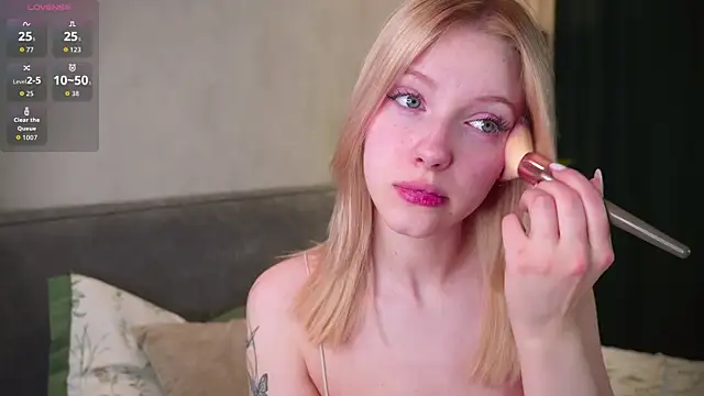 EdlaHewell online show from April 11, 11:42 pm