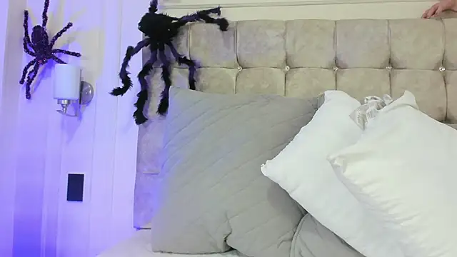 JasmineRoss 1 online show from October 22, 7:02 pm