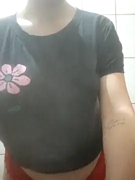 Snapshot of gatinha_18 chatting on November 13, 4:00 am gatinha 18 online show from November 13, 4:00 am