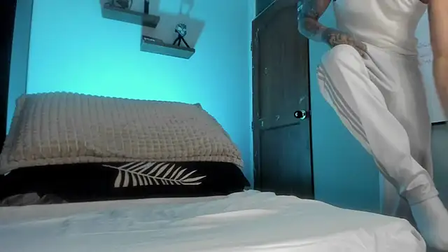 Snapshot of K_cique chatting on October 23, 8:35 am K cique online show from October 23, 8:35 am