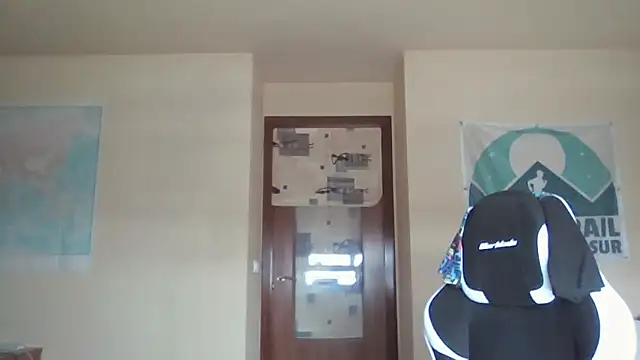 Snapshot of llopaco chatting on February 5, 11:04 am llopaco online show from February 5, 11:04 am