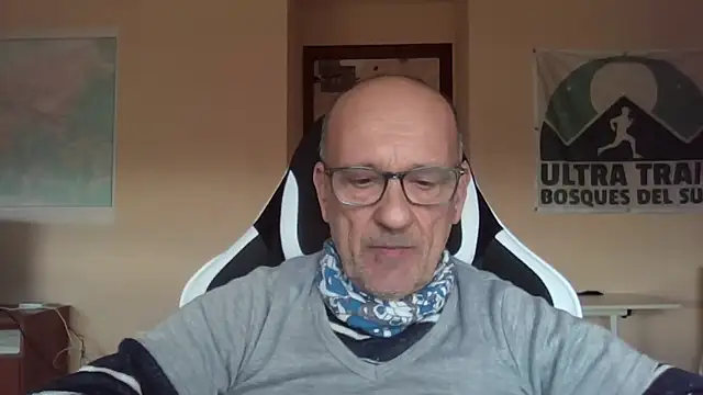 Snapshot of llopaco chatting on February 9, 11:03 am llopaco online show from February 9, 11:03 am