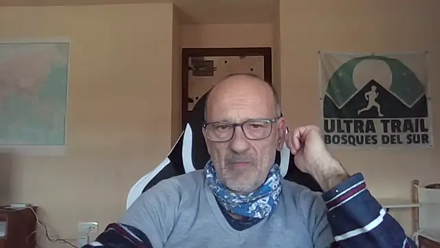 Snapshot of llopaco chatting on February 14, 10:45 am llopaco online show from February 14, 10:45 am