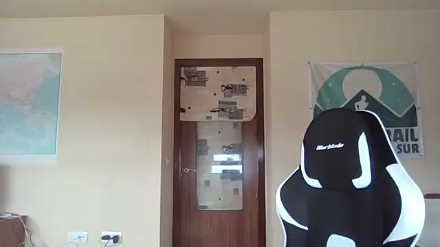 Snapshot of llopaco chatting on February 28, 10:16 am llopaco online show from February 28, 10:16 am