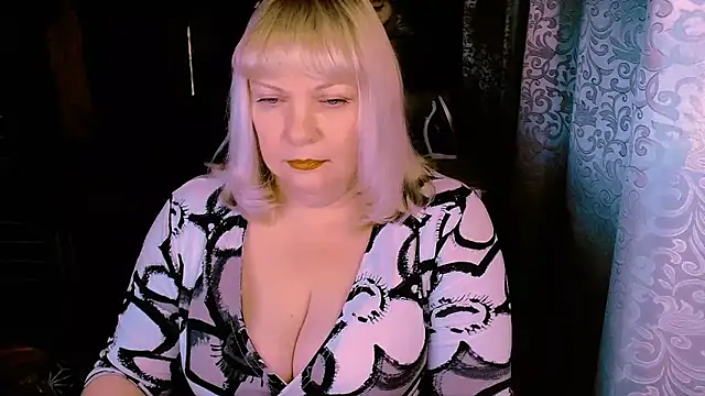 FlowerButterf online show from March 14, 8:47 pm