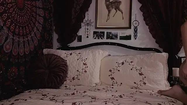 sinfulblonde1 online show from April 18, 1:20 am