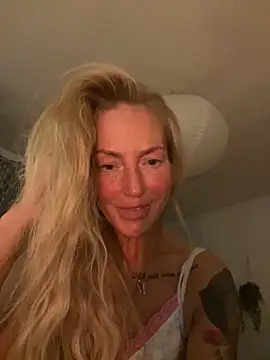 Snapshot of Fiery_Blonde_LexiX chatting on October 20, 9:59 pm Fiery Blonde LexiX online show from October 20, 9:59 pm