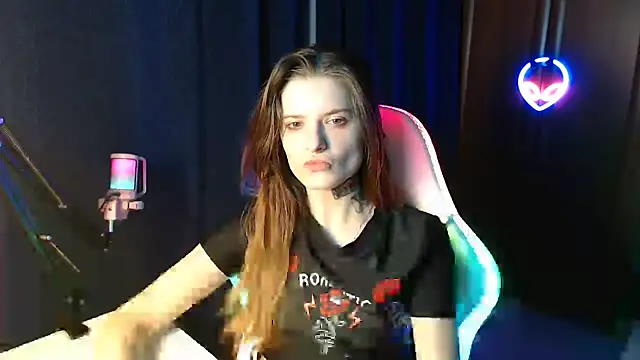 Snapshot of your---love chatting on February 25, 12:47 am your---love online show from February 25, 12:47 am