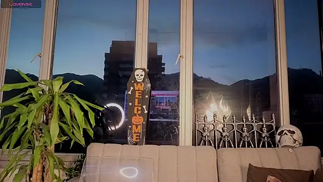 Snapshot of Ivanna_West chatting on October 15, 10:26 am Ivanna West online show from October 15, 10:26 am