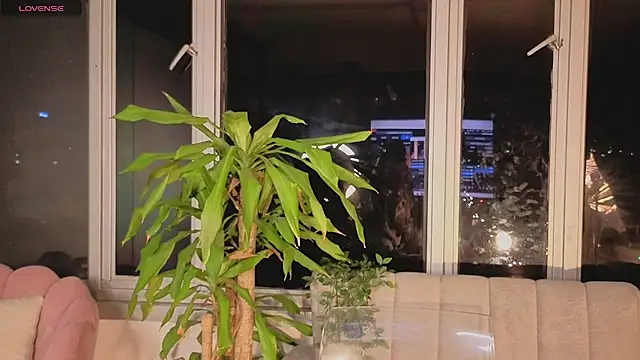 Snapshot of Ivanna_West chatting on October 28, 10:08 am Ivanna West online show from October 28, 10:08 am