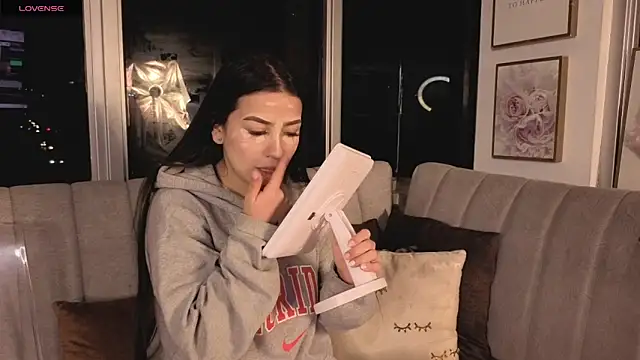 Snapshot of Ivanna_West chatting on November 12, 10:04 am Ivanna West online show from November 12, 10:04 am