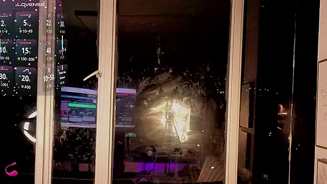 Snapshot of Ivanna_West chatting on November 19, 10:04 am Ivanna West online show from November 19, 10:04 am