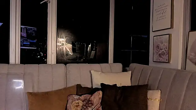 Snapshot of Ivanna_West chatting on December 3, 10:02 am Ivanna West online show from December 3, 10:02 am