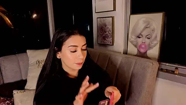 Snapshot of Ivanna_West chatting on December 17, 10:10 am Ivanna West online show from December 17, 10:10 am