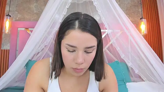 Snapshot of EmmaSulivan chatting on October 12, 2:38 pm EmmaSulivan online show from October 12, 2:38 pm