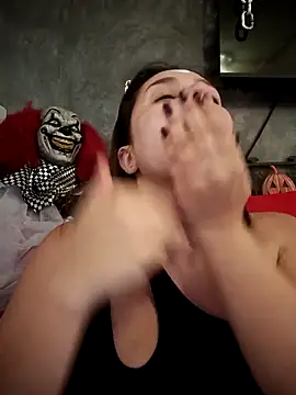 Snapshot of EmmaSulivan chatting on October 21, 12:44 am EmmaSulivan online show from October 21, 12:44 am