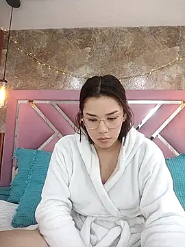 Snapshot of EmmaSulivan chatting on October 24, 2:35 pm EmmaSulivan online show from October 24, 2:35 pm