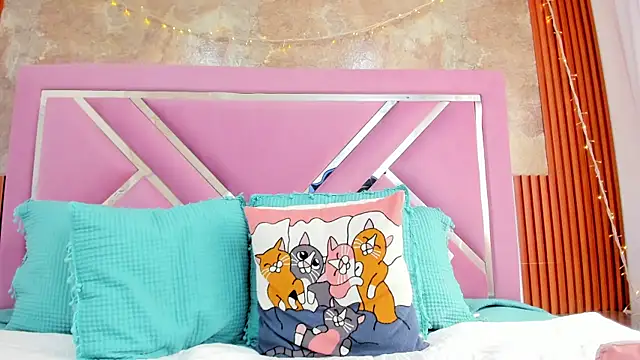 Snapshot of EmmaSulivan chatting on October 25, 2:46 pm EmmaSulivan online show from October 25, 2:46 pm