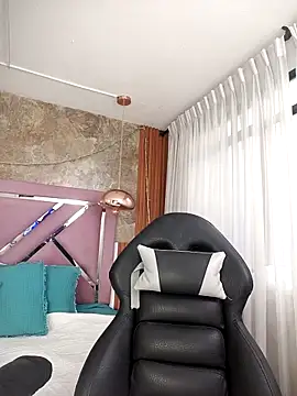 Snapshot of EmmaSulivan chatting on October 28, 11:47 am EmmaSulivan online show from October 28, 11:47 am