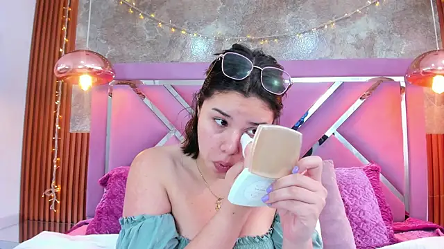 Snapshot of EmmaSulivan chatting on November 7, 12:49 pm EmmaSulivan online show from November 7, 12:49 pm