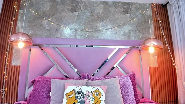 Snapshot of EmmaSulivan chatting on November 9, 11:08 am EmmaSulivan online show from November 9, 11:08 am