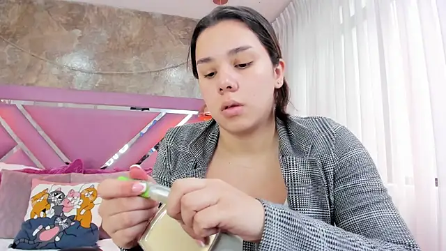 Snapshot of EmmaSulivan chatting on November 13, 12:59 pm EmmaSulivan online show from November 13, 12:59 pm