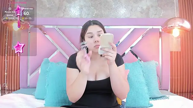 Snapshot of EmmaSulivan chatting on December 5, 1:20 pm EmmaSulivan online show from December 5, 1:20 pm