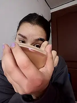 Snapshot of EmmaSulivan chatting on January 13, 11:15 am EmmaSulivan online show from January 13, 11:15 am