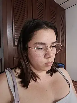 Snapshot of EmmaSulivan chatting on February 12, 11:00 pm EmmaSulivan online show from February 12, 11:00 pm