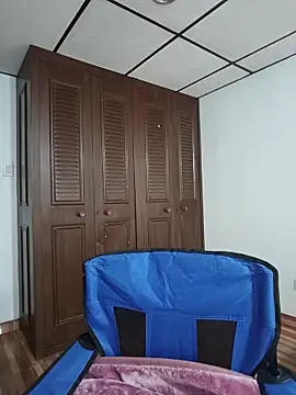 Snapshot of EmmaSulivan chatting on February 18, 12:06 am EmmaSulivan online show from February 18, 12:06 am