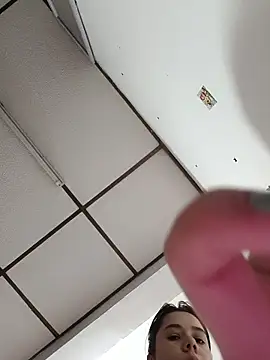 Snapshot of EmmaSulivan chatting on March 5, 11:06 am EmmaSulivan online show from March 5, 11:06 am