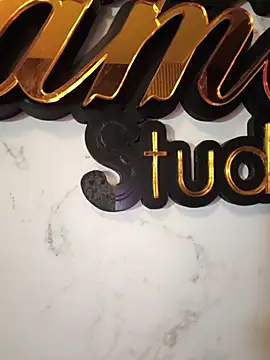 Snapshot of EmmaSulivan chatting on April 8, 12:16 pm EmmaSulivan online show from April 8, 12:16 pm