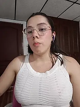 Snapshot of EmmaSulivan chatting on April 9, 11:21 pm EmmaSulivan online show from April 9, 11:21 pm