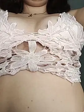 Snapshot of EmmaSulivan chatting on April 14, 11:11 pm EmmaSulivan online show from April 14, 11:11 pm