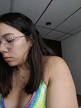 Snapshot of EmmaSulivan chatting on July 14, 2:05 am EmmaSulivan online show from July 14, 2:05 am