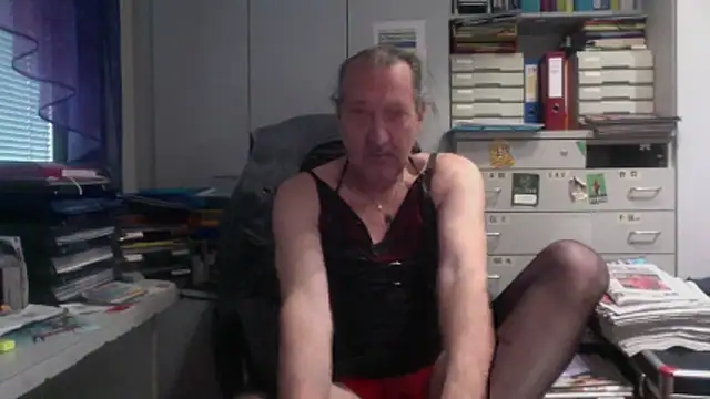 HMStraps01 online show from December 21, 12:23 pm