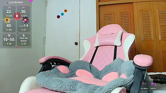 Peach Rose  online show from February 10, 11:31 pm