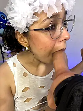 Snapshot of Emma_Winslow chatting on November 22, 5:28 am Emma Winslow online show from November 22, 5:28 am